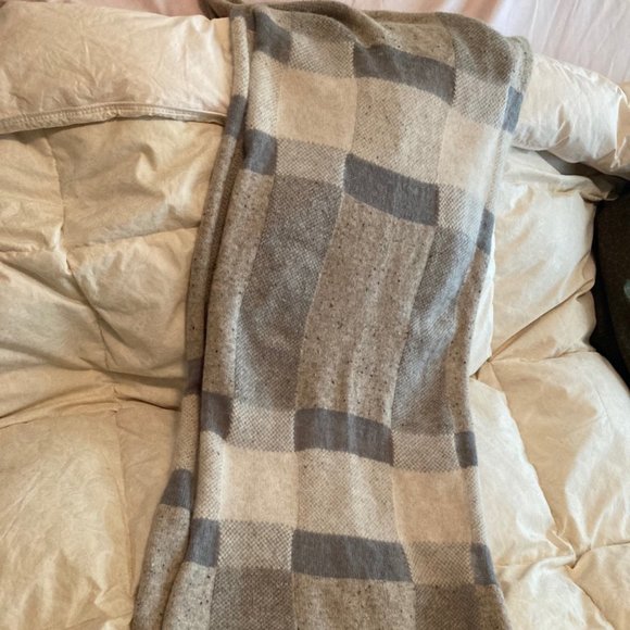 Echo scarf/shawl - Picture 4 of 16